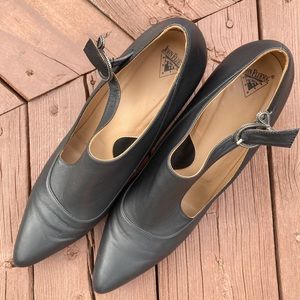 “Darla” fluevog size 11.5 Black